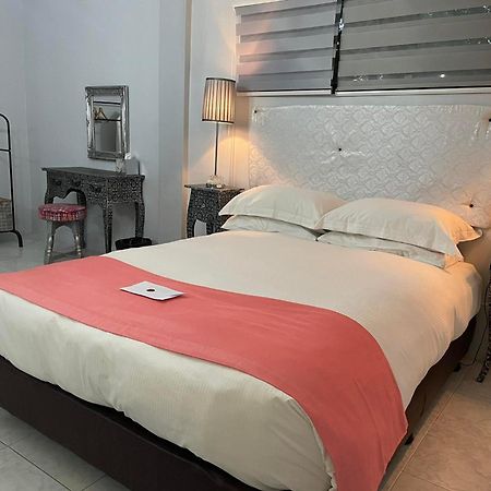 Sunbloom Beachfront Hotel And Restaurant Zambales Sinabacan 외부 사진