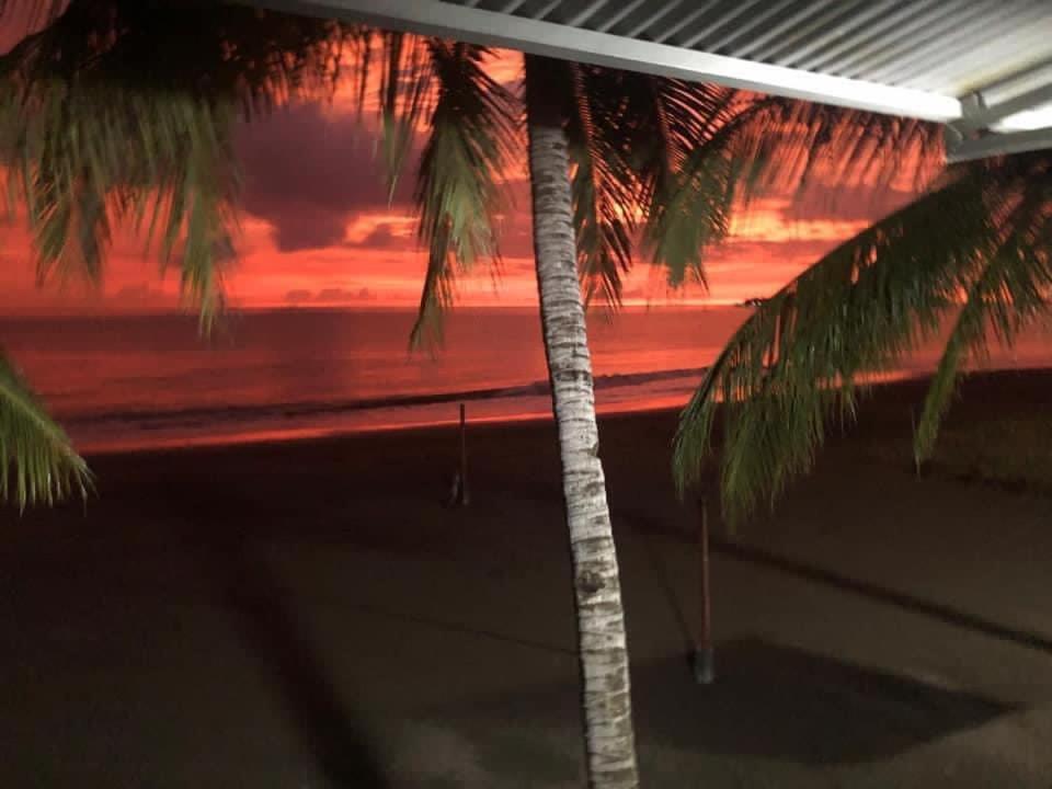 Sunbloom Beachfront Hotel And Restaurant Zambales Sinabacan 외부 사진