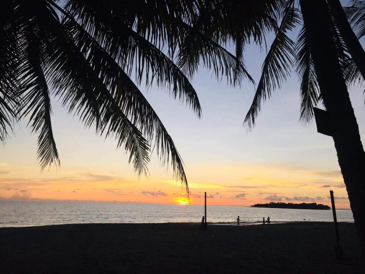 Sunbloom Beachfront Hotel And Restaurant Zambales Sinabacan 외부 사진