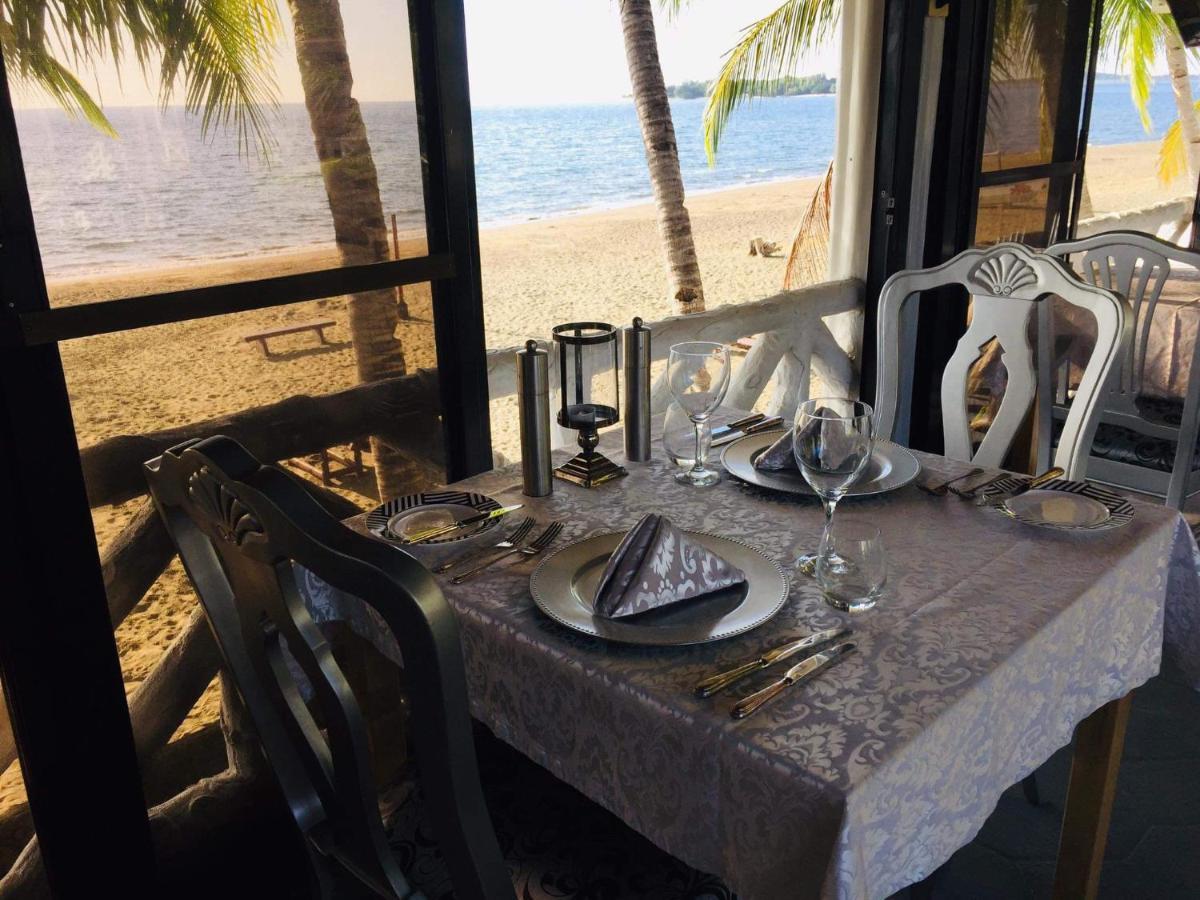 Sunbloom Beachfront Hotel And Restaurant Zambales Sinabacan 외부 사진