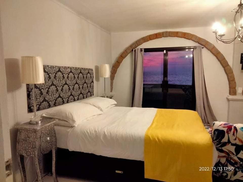 Sunbloom Beachfront Hotel And Restaurant Zambales Sinabacan 외부 사진