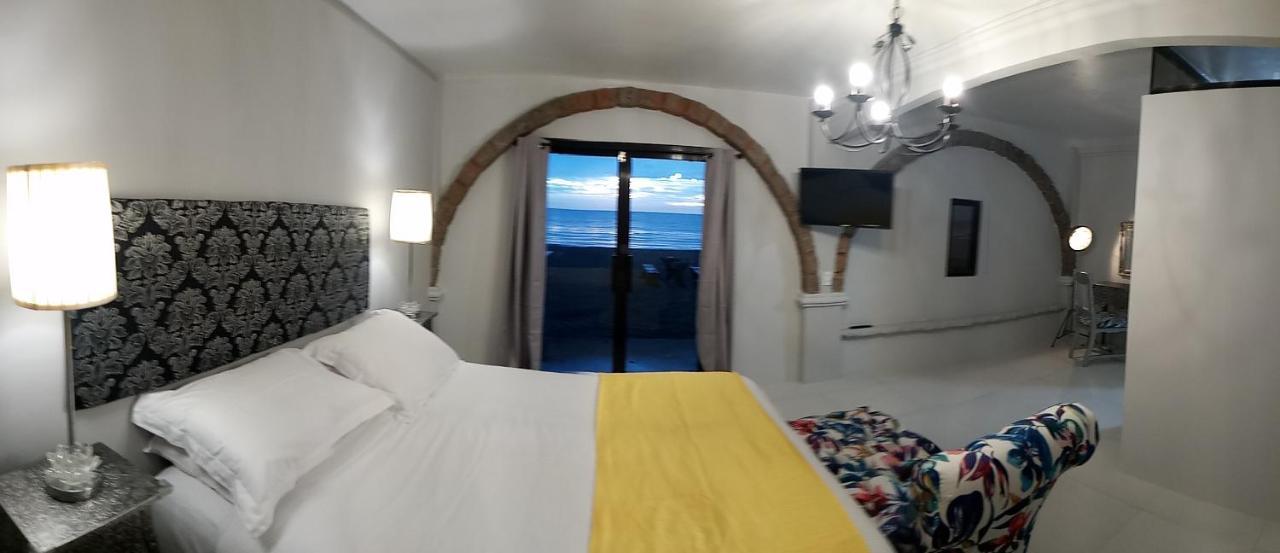 Sunbloom Beachfront Hotel And Restaurant Zambales Sinabacan 외부 사진