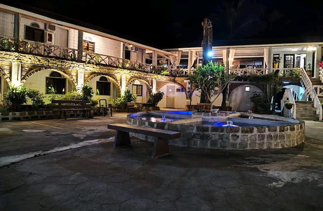 Sunbloom Beachfront Hotel And Restaurant Zambales Sinabacan 외부 사진