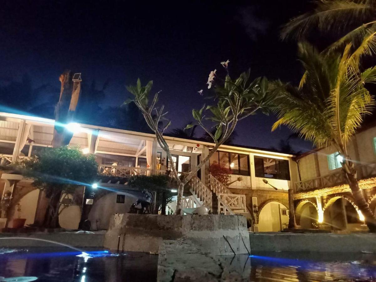 Sunbloom Beachfront Hotel And Restaurant Zambales Sinabacan 외부 사진