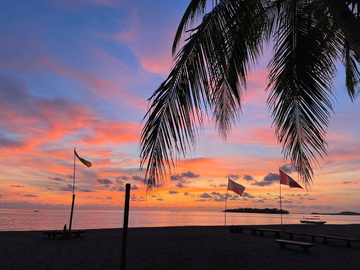 Sunbloom Beachfront Hotel And Restaurant Zambales Sinabacan 외부 사진