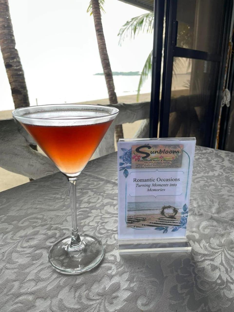 Sunbloom Beachfront Hotel And Restaurant Zambales Sinabacan 외부 사진