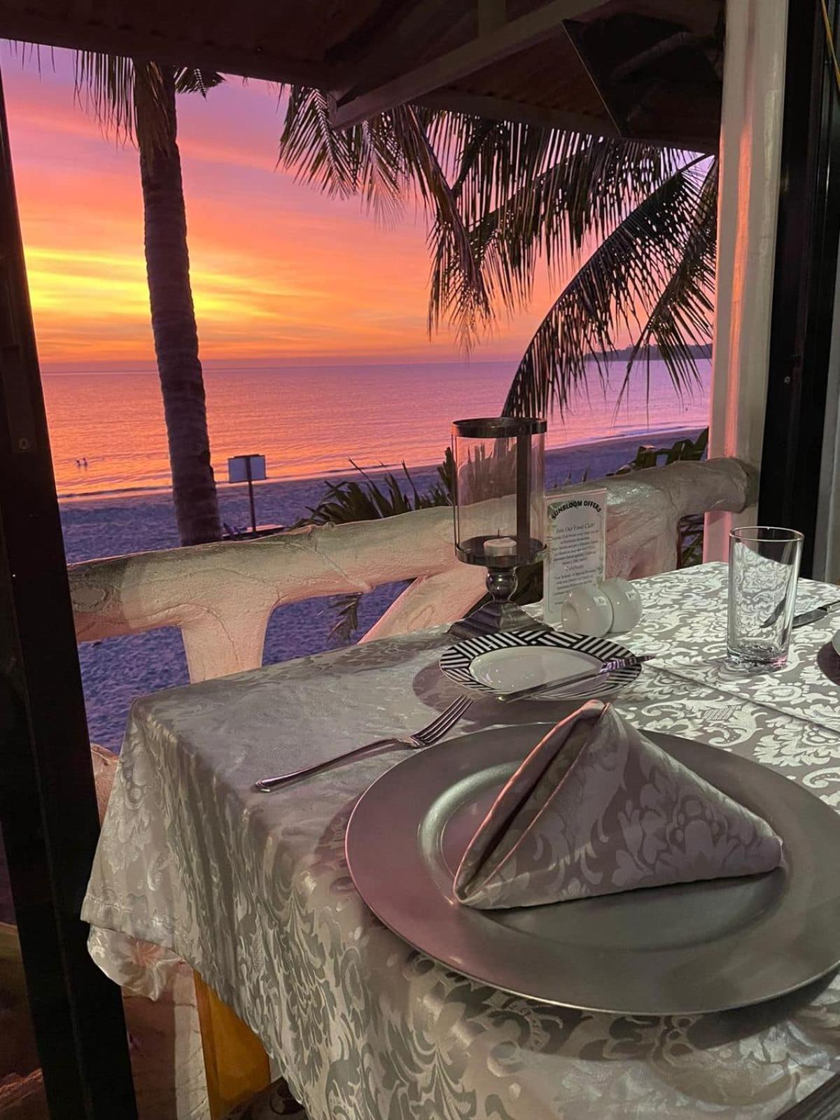 Sunbloom Beachfront Hotel And Restaurant Zambales Sinabacan 외부 사진