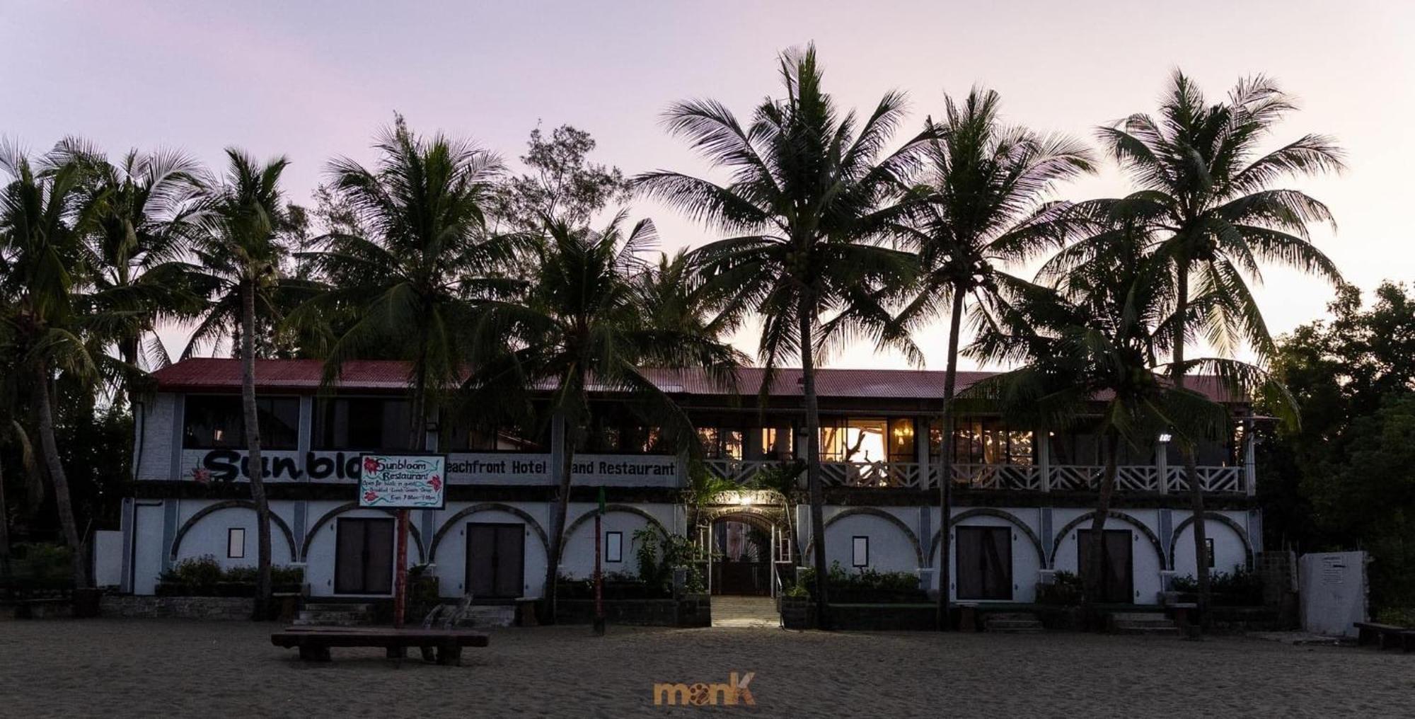 Sunbloom Beachfront Hotel And Restaurant Zambales Sinabacan 외부 사진