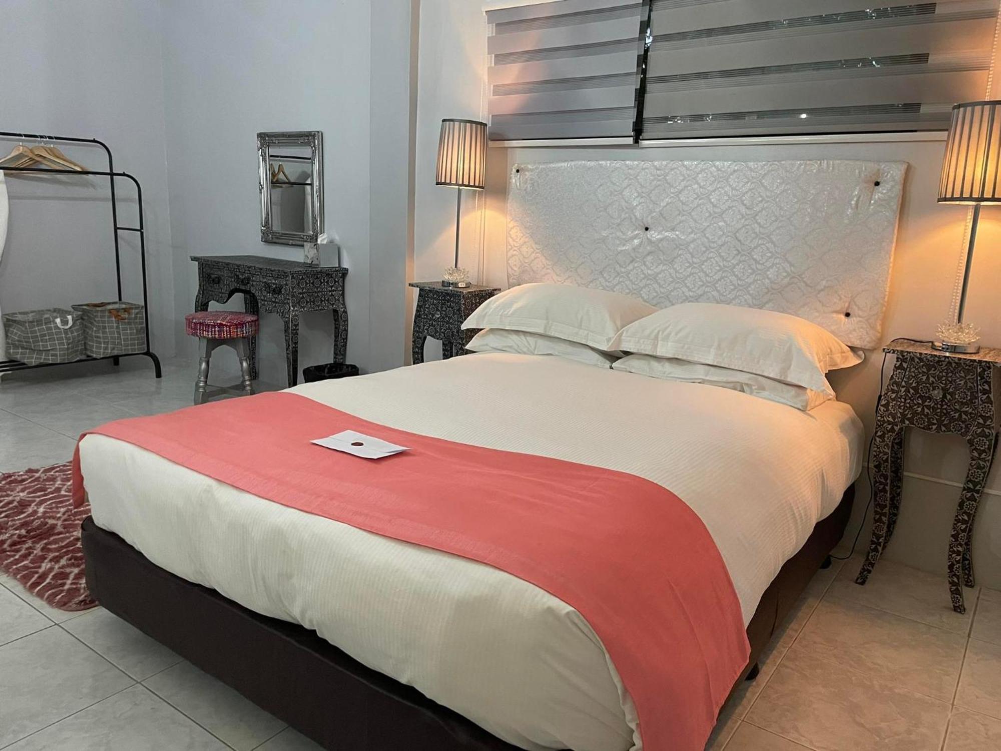 Sunbloom Beachfront Hotel And Restaurant Zambales Sinabacan 외부 사진