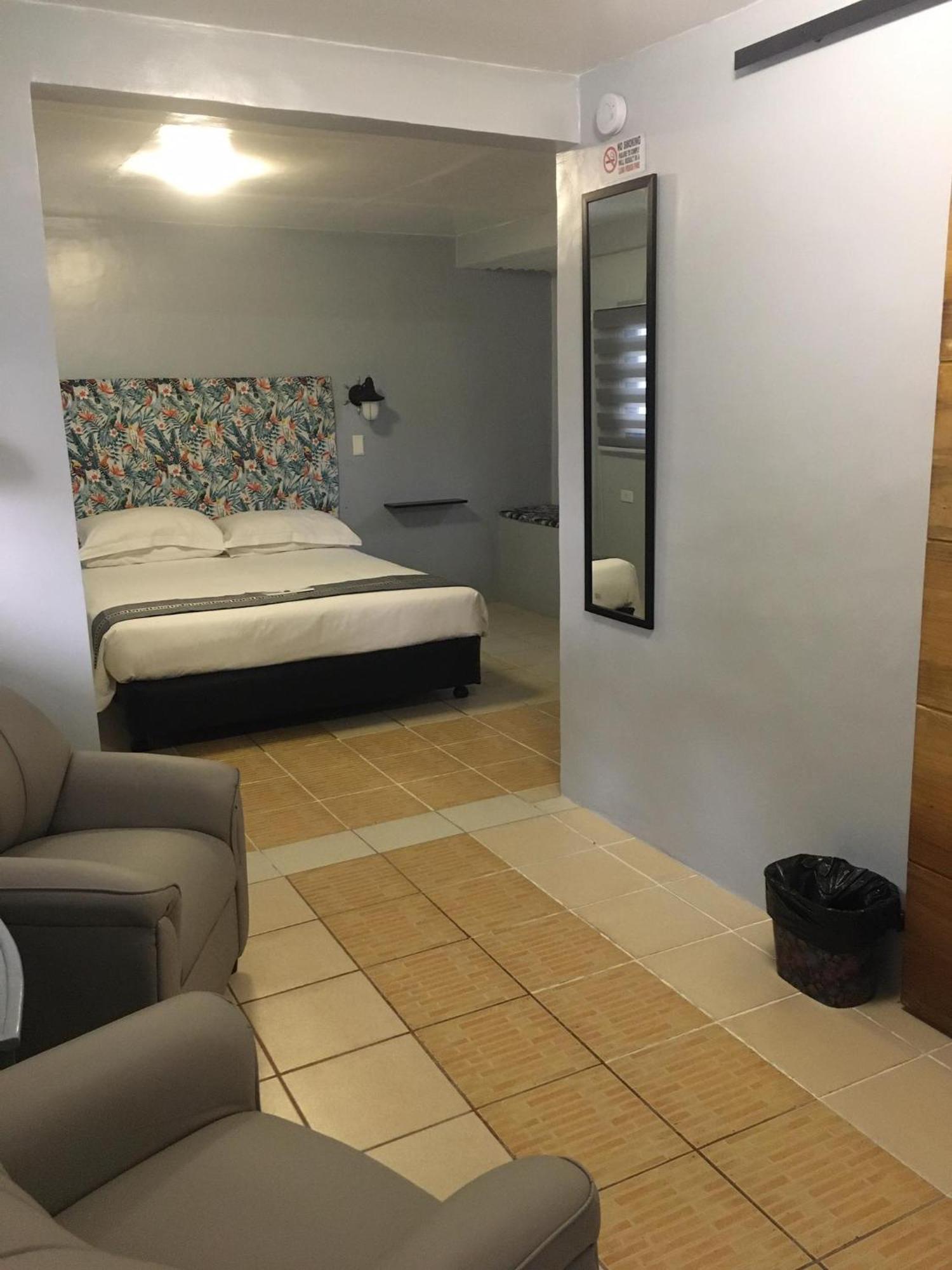 Sunbloom Beachfront Hotel And Restaurant Zambales Sinabacan 외부 사진
