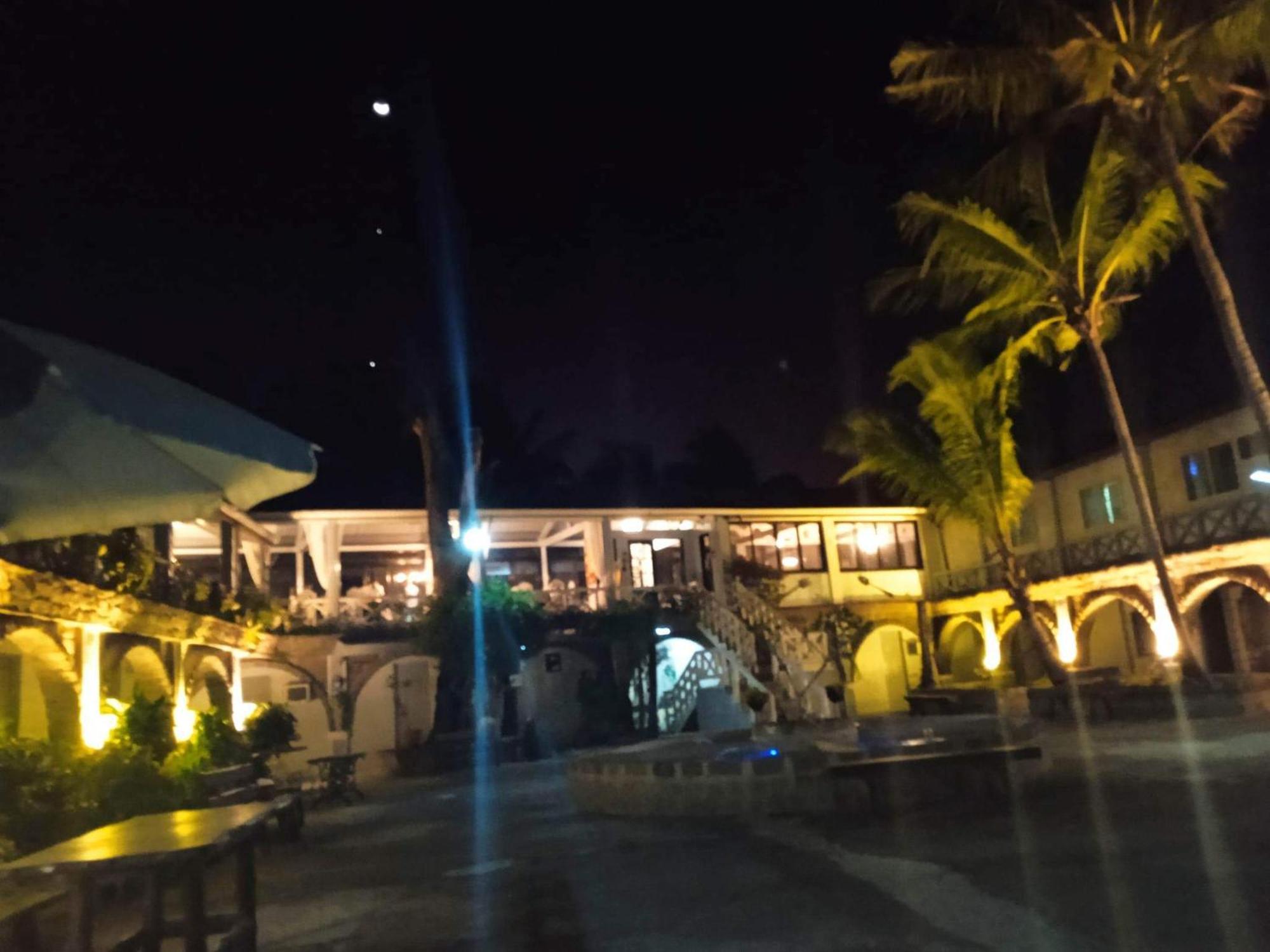 Sunbloom Beachfront Hotel And Restaurant Zambales Sinabacan 객실 사진