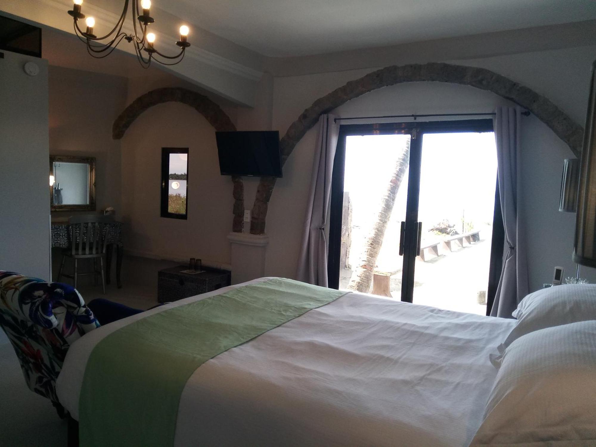 Sunbloom Beachfront Hotel And Restaurant Zambales Sinabacan 객실 사진